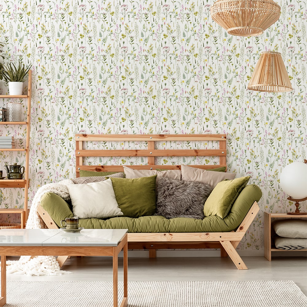 obyvácí pokoj s tapetou, přírodní motivy v moderním  interiéru s dřevěným nábytkem